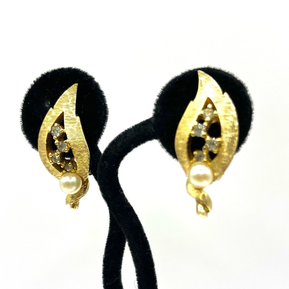 Jomaz Vintage Gold Pearl Gold Tone Leaf Rhinestones and Pearl Clip Earrings